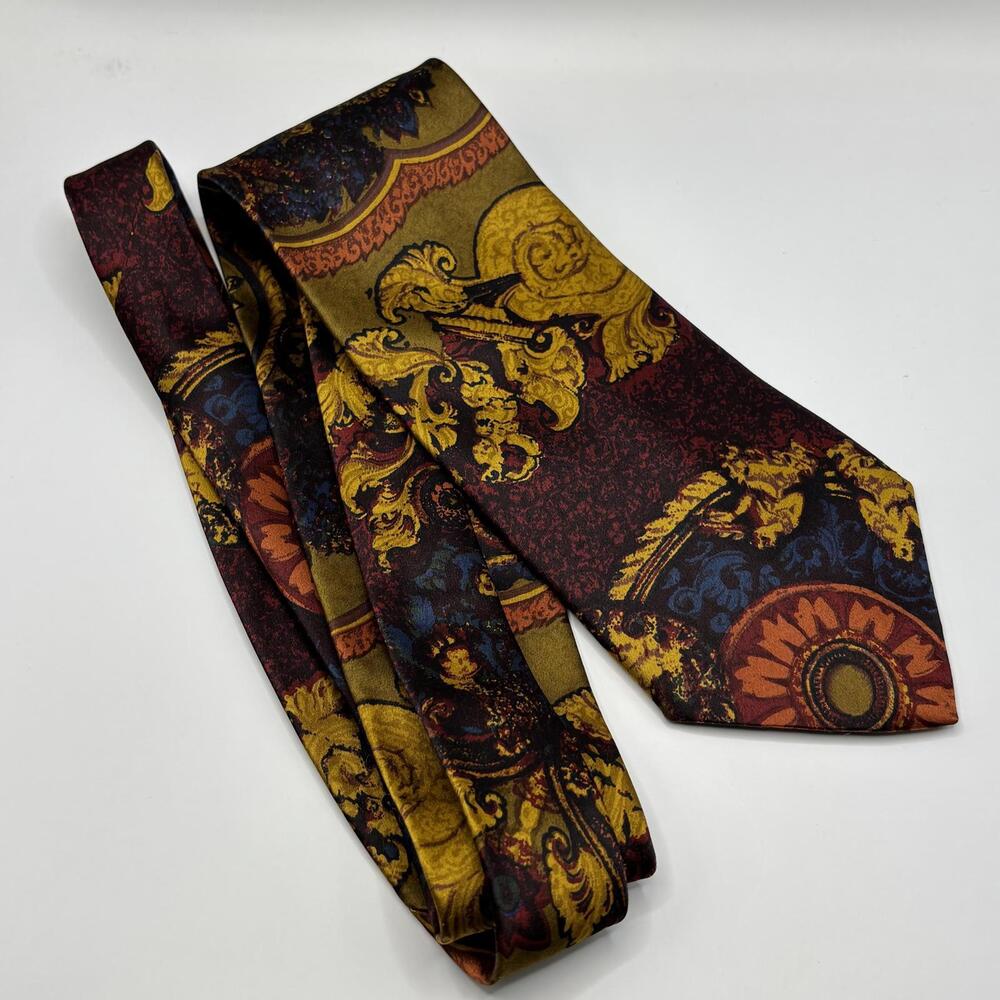 Hugo Boss Men's Tie with Elegant Baroque Design